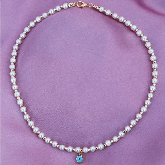 Figured Pearl Necklace - Picture 4 of 5